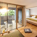 ホテル Gartenhotel Crystal