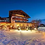 Gartenhotel Crystal ホテル