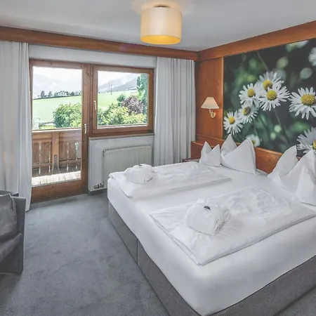 호텔 Gartenhotel Crystal 4*