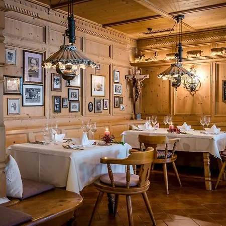 Gartenhotel Crystal 호텔 4*