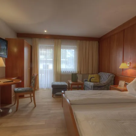 Gartenhotel Crystal فندق