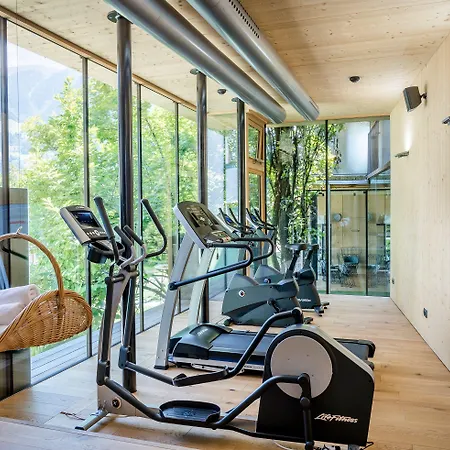 Gartenhotel Crystal فندق