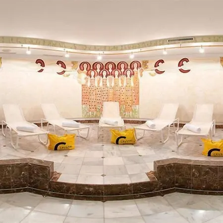 Gartenhotel Crystal فندق