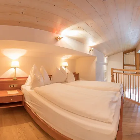 Hotel Gartenhotel Crystal 4*