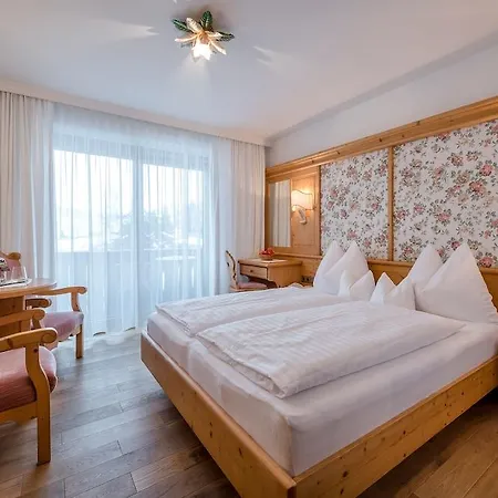 Gartenhotel Crystal Hotel 4*