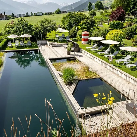 Gardenhotel Crystal Hotel Fuegen