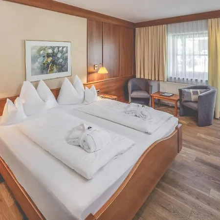 Gardenhotel Crystal Hotel 4*