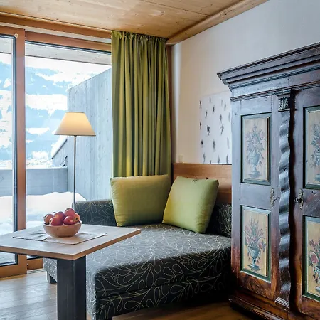 Gardenhotel Crystal Fuegen