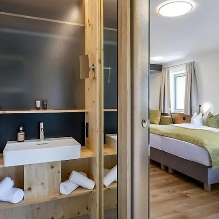 Gartenhotel Crystal Hotell 4*