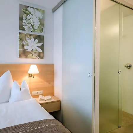 Gardenhotel Crystal Hotel Fuegen