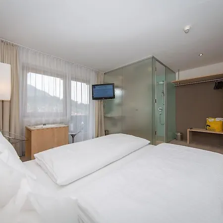 Gartenhotel Crystal Hotell