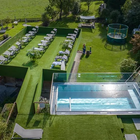 Hotell Gartenhotel Crystal 4*