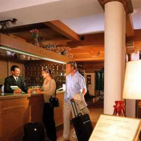 Hotell Gartenhotel Crystal