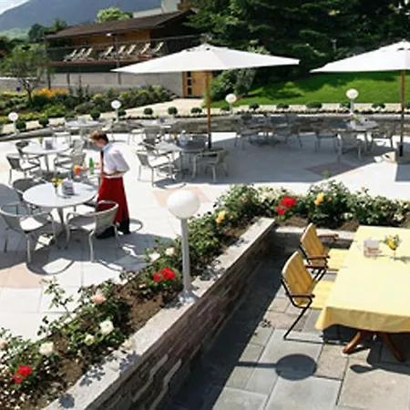 Hotel Gardenhotel Crystal Fuegen